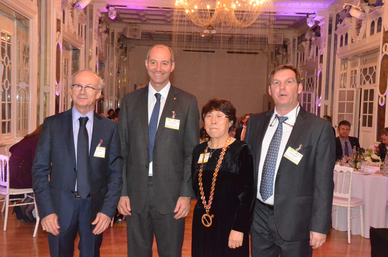 von links nach rechts – neuer Chairman Jean-Francois Dubost, Frankreich sein Vorgänger IHA-Chairman Chris Patterson, Ms. Shi Senglan aus China, die die neue IHA-Präsidentin und ihr Vorgänger IHA-Präsident Pascal Lefebvre, Frankreich.